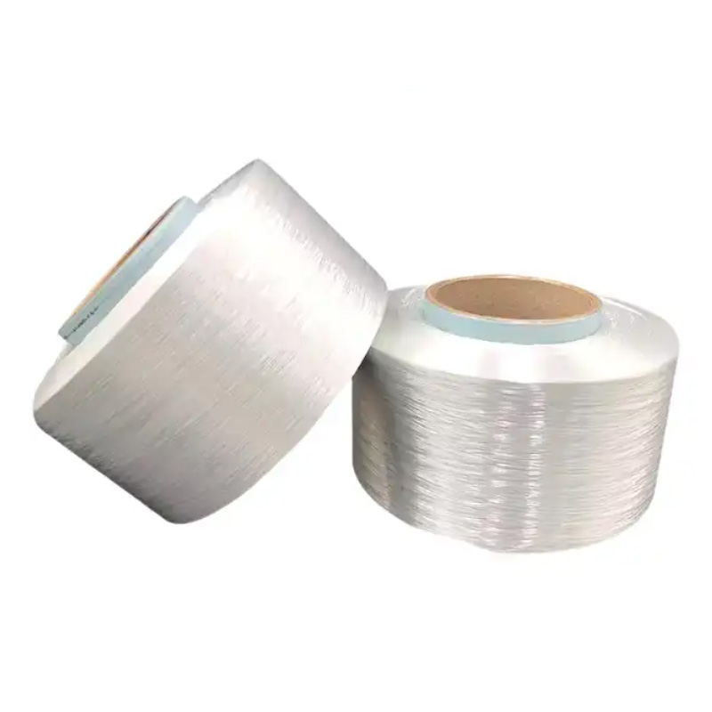 Ali obstajajo znatne razlike v združljivosti vroče talilne preje z različnimi tališči, če je povezana z različnimi tkaninami, kot sta volna in bombaž?